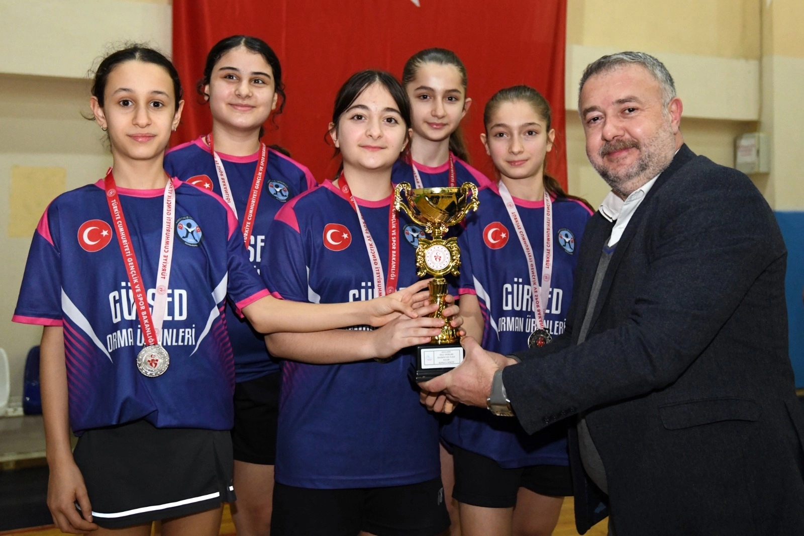 Badmintonun yıldızları Osmangazi’de parladı 