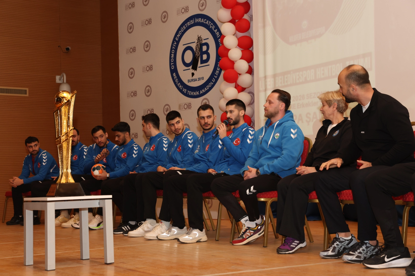 Busa'da Nilüferli hentbolcular gençlerle buluştu 