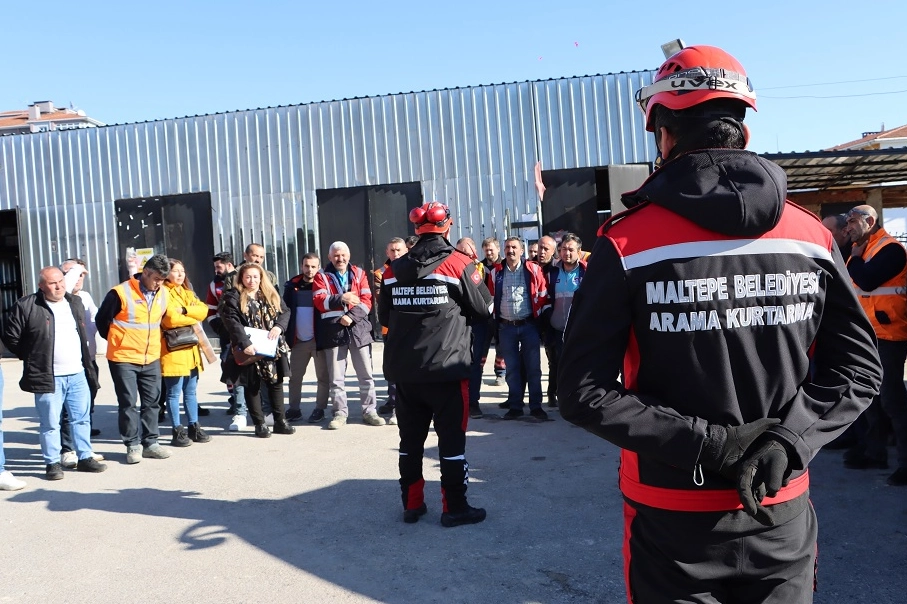 Maltepe'de belediye personeline yangın farkındalık eğitimi 