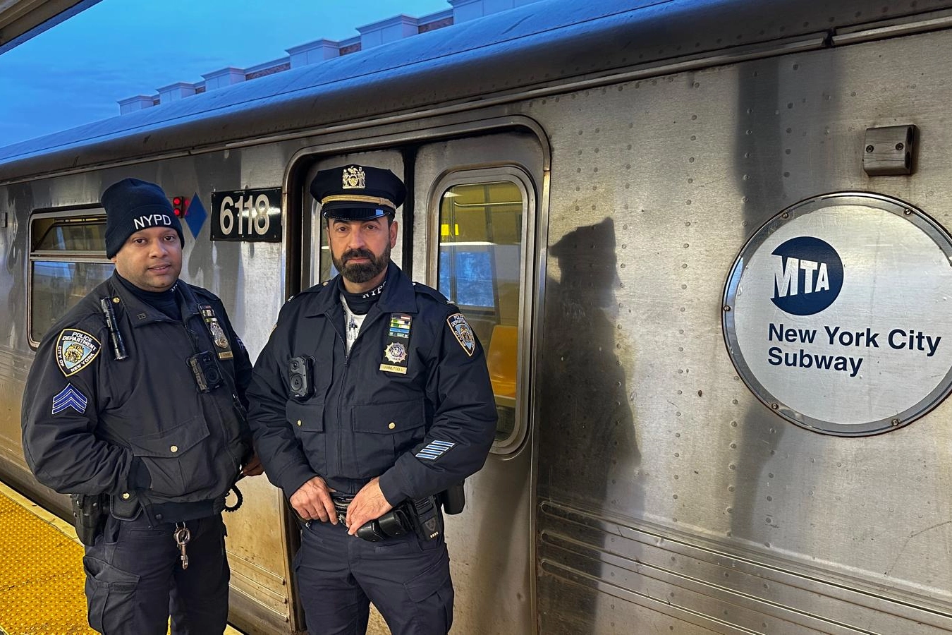Queens metrosunun başında bir Türk... NYPD’li Teğmen Ali Hammutoğlu’ndan gençlere çağrı 