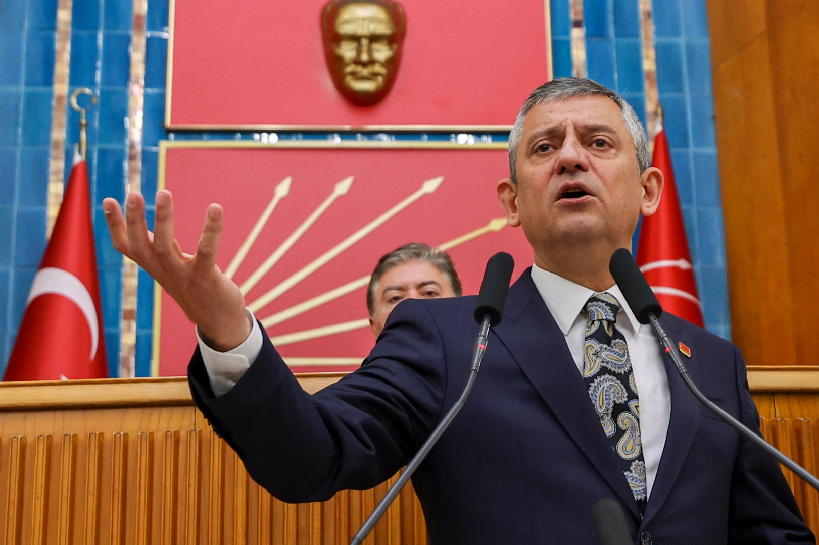 Özgür Özel: Varsa diploman sunacaksın 