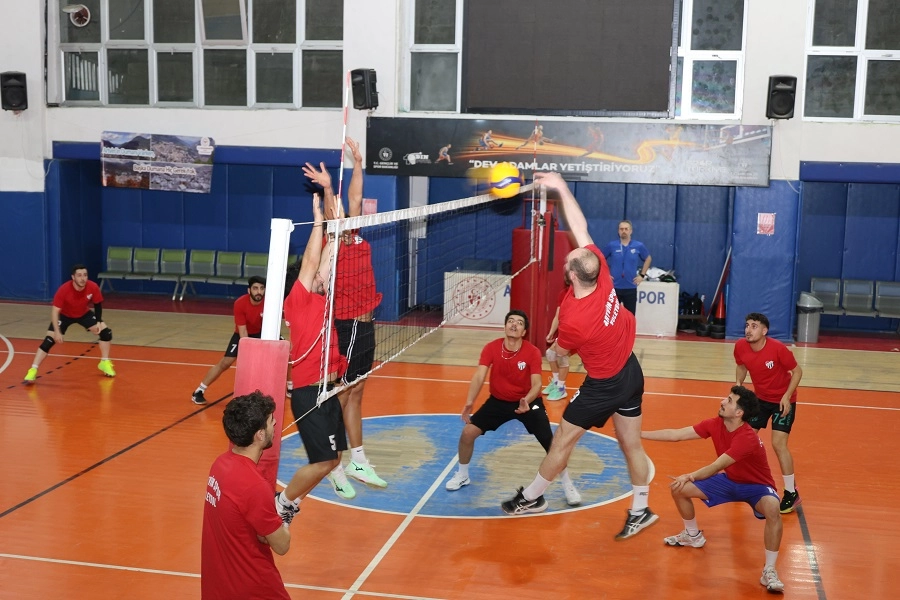 Artvinspor, kadın ve erkek bölgesel voleybol ligine hazırlanıyor 