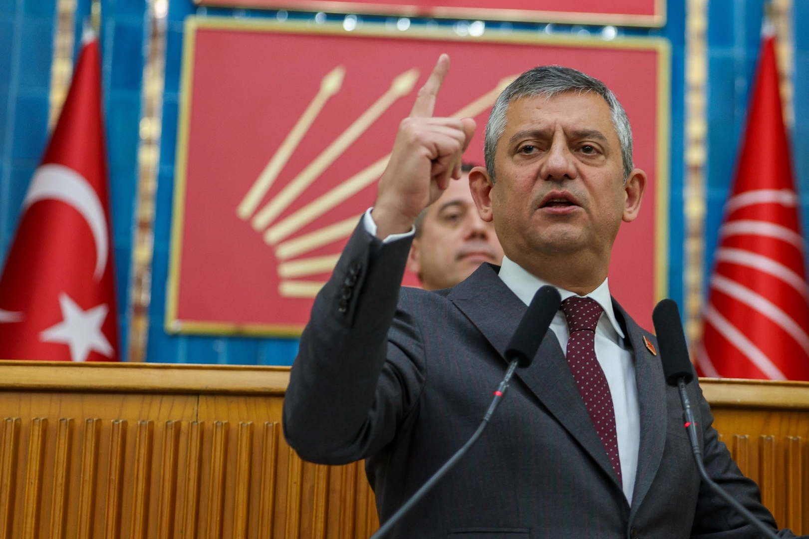 Özgür Özel: İç cepheyi bozan biz değiliz!... Bakan Gürlek'e beyan çağrısı 