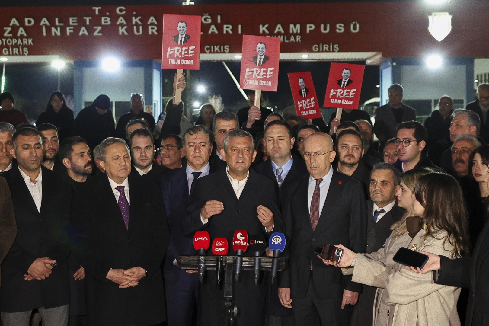 Özgür Özel’den Sincan Cezaevi’nde Tanju Özcan’a ziyaret 