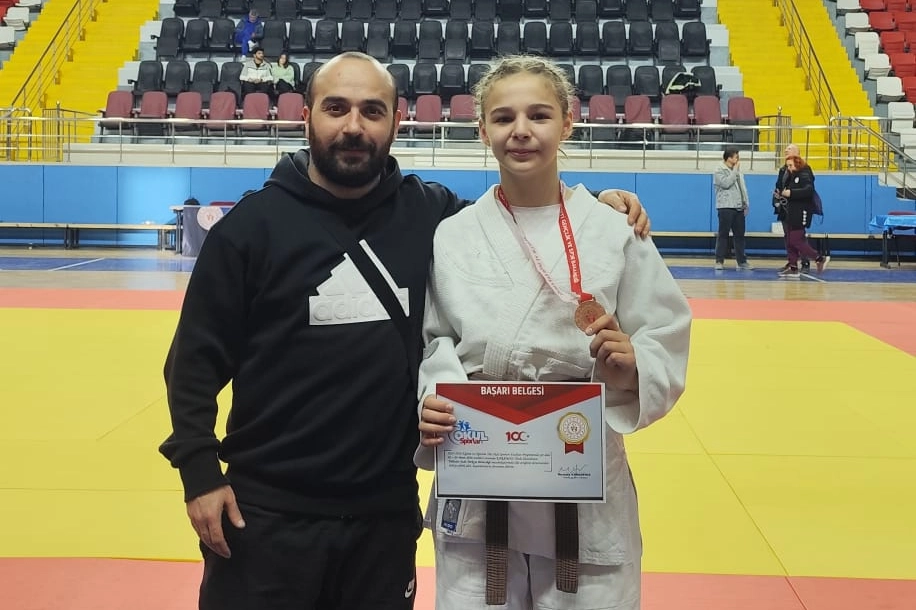 İzmitli Özge Çolak Judoda Türkiye üçüncüsü oldu 