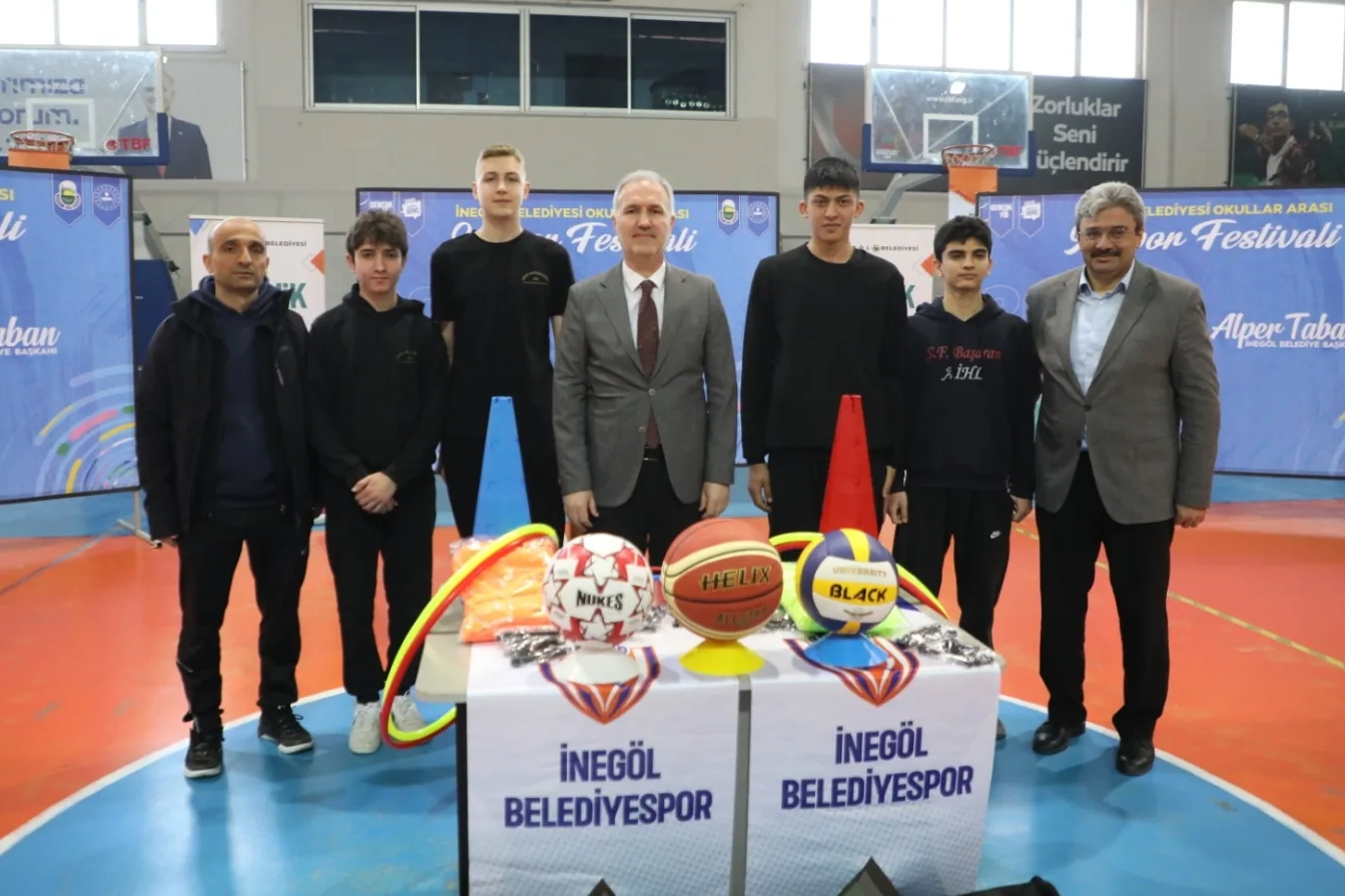Bursa İnegöl'de 80 okula 700 bin TL’lik spor malzemesi desteği 