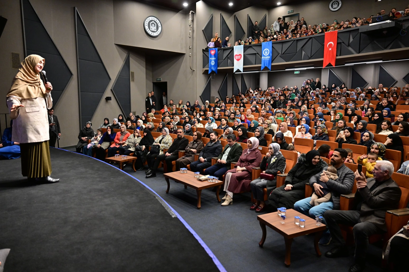 Uzman aile danışmanı Saliha Erdim, Yıldırımlılarla buluştu 