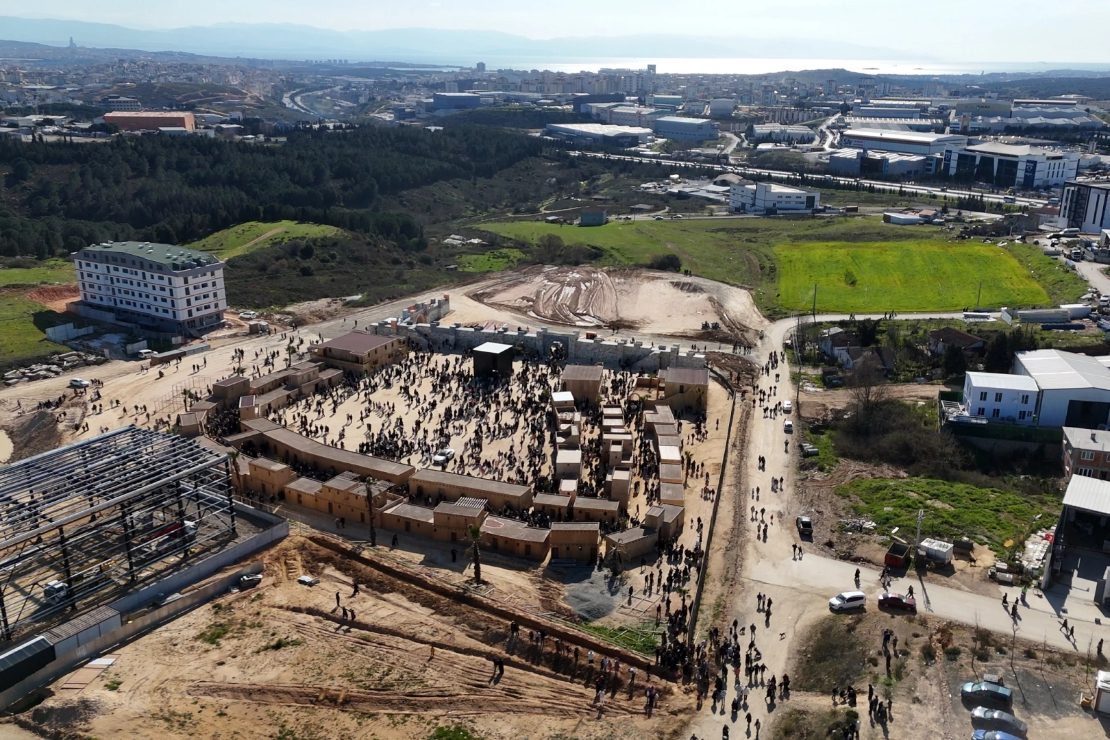 Çayırova Mekke Film Platosu, ziyaretçi akınına uğradı 