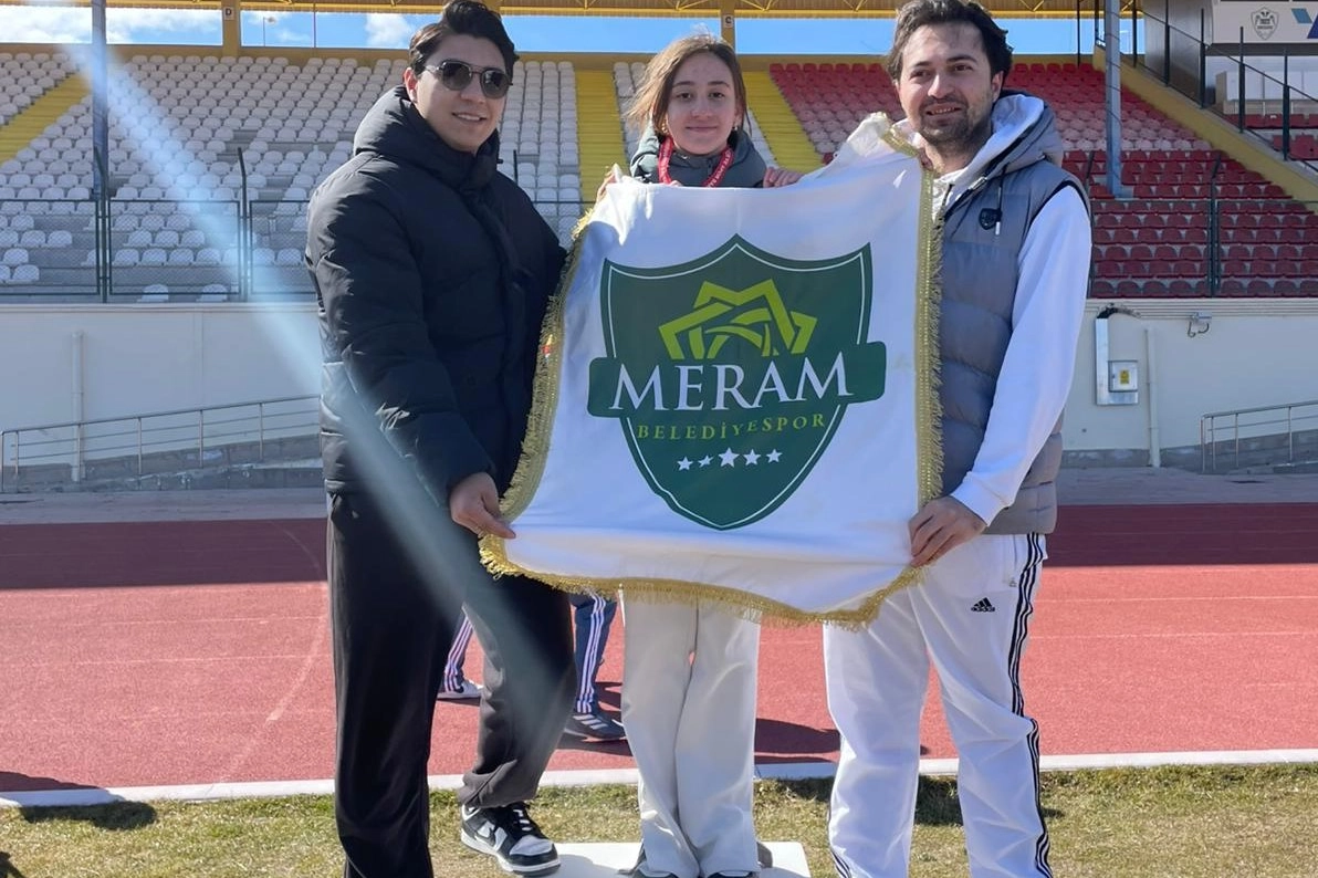 Konya'da Meramlı sporculardan okçulukta çifte başarı 