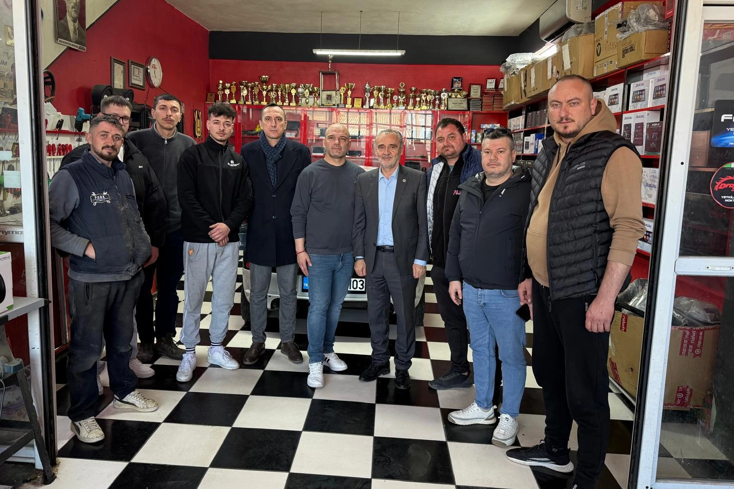 İYİ Partili Akalın’dan araç aksesuarı sektörüne ziyaret 