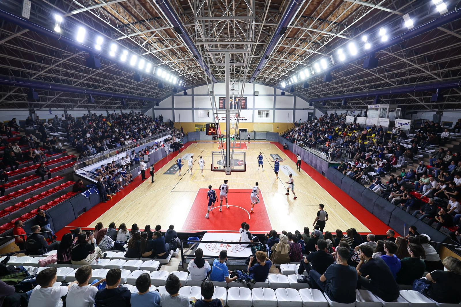 Lider Sakarya potasında Teşvikiye'yi ağırlıyor 