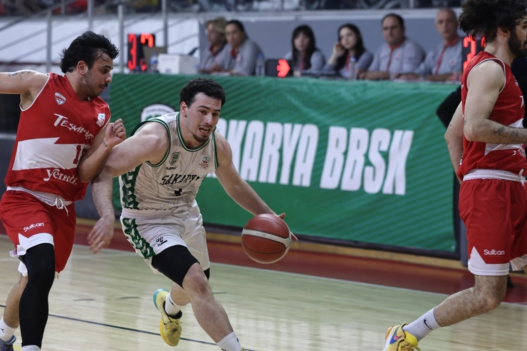 Lider Sakarya play-off’a çeyrek finalden gidiyor 