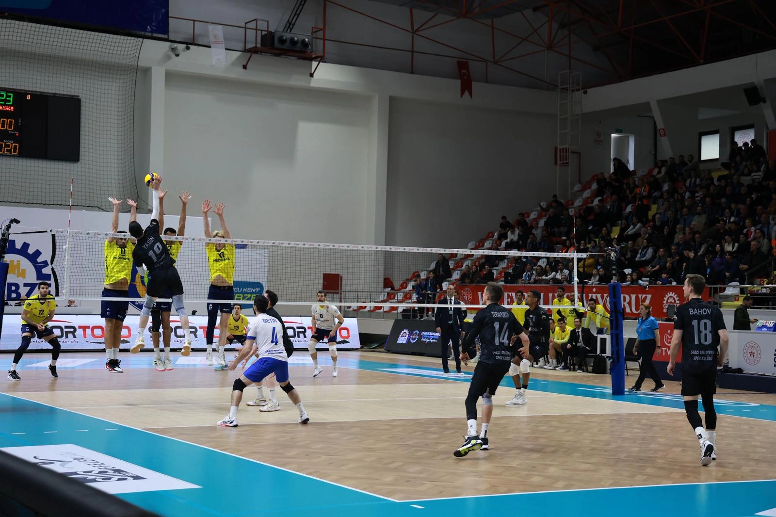 Efeler Ligi’nde normal sezon bitti 