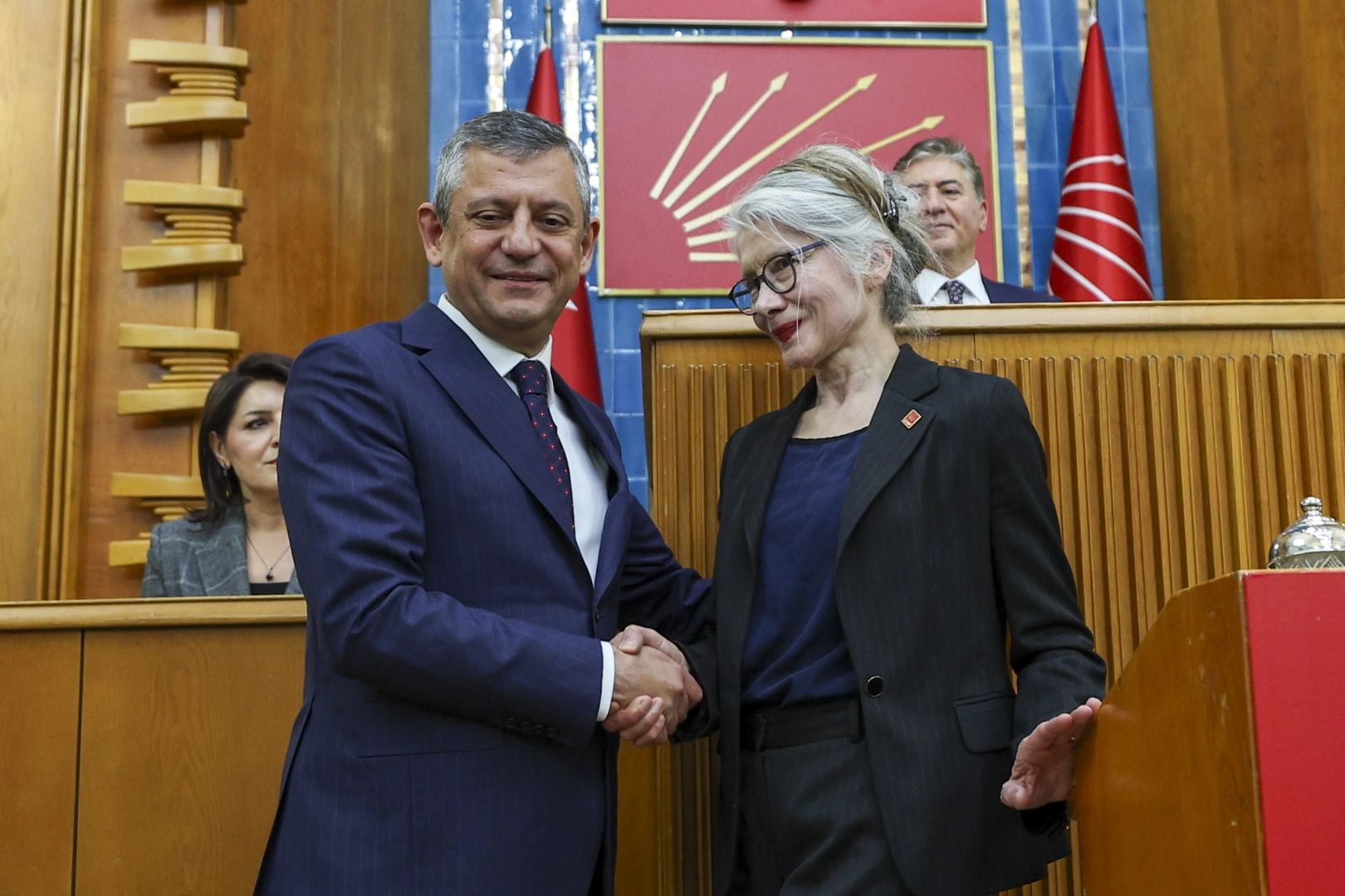 Emine Ülker Tarhan yeniden CHP’de 