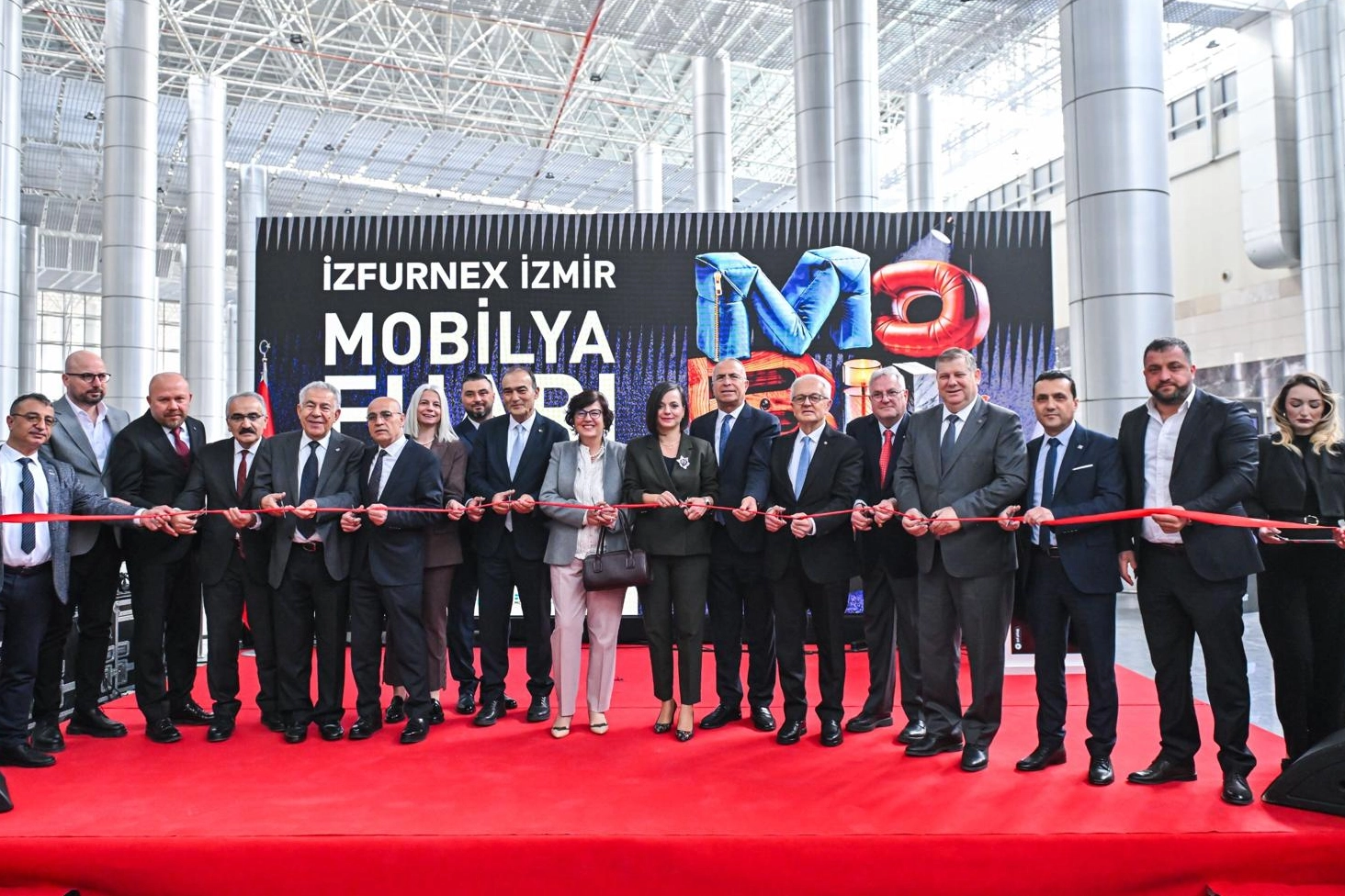 İZFURNEX 2026 İzmir Mobilya Fuarı kapılarını açtı 