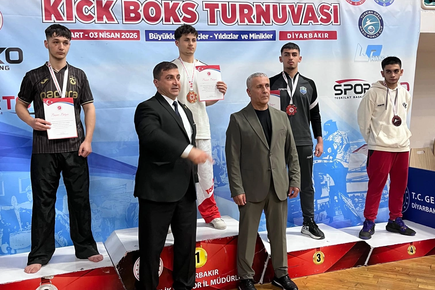 Çayırovalı sporcular o turnuvadan 2 madalyayla döndü 
