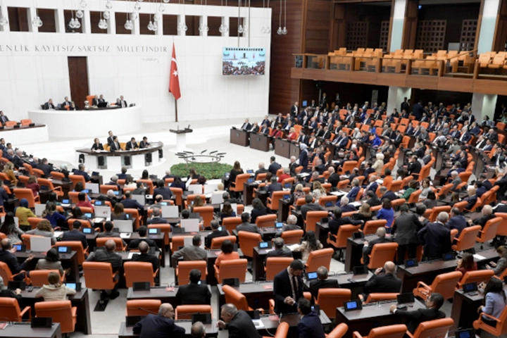 Ekonomiye ilişkin düzenlemeleri içeren kanun teklifi TBMM'de görüşülüyor 