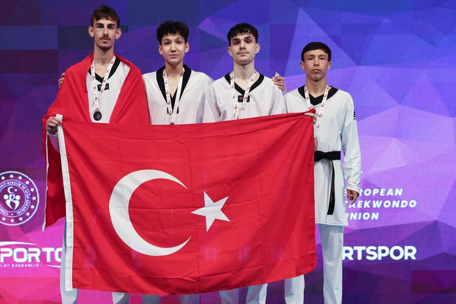 İzmirli sporculardan uluslararası başarı 