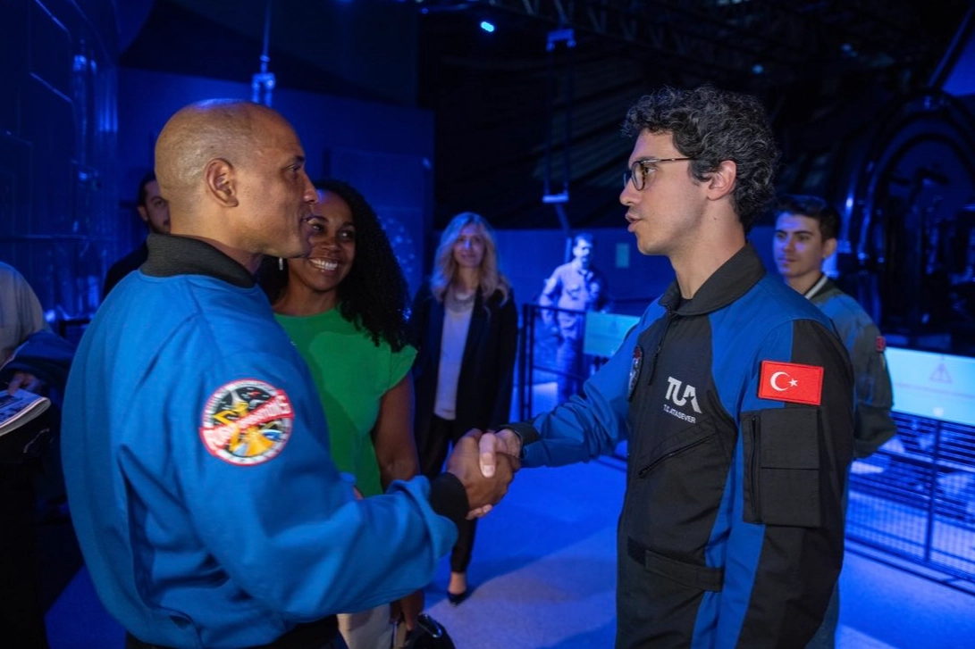 Türk astronot Atasever'den nostaljik ve hedef mesajlı paylaşım 