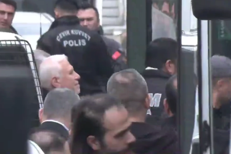 Bursa'da Mustafa Bozbey ve 57 şüpheli adliyede 