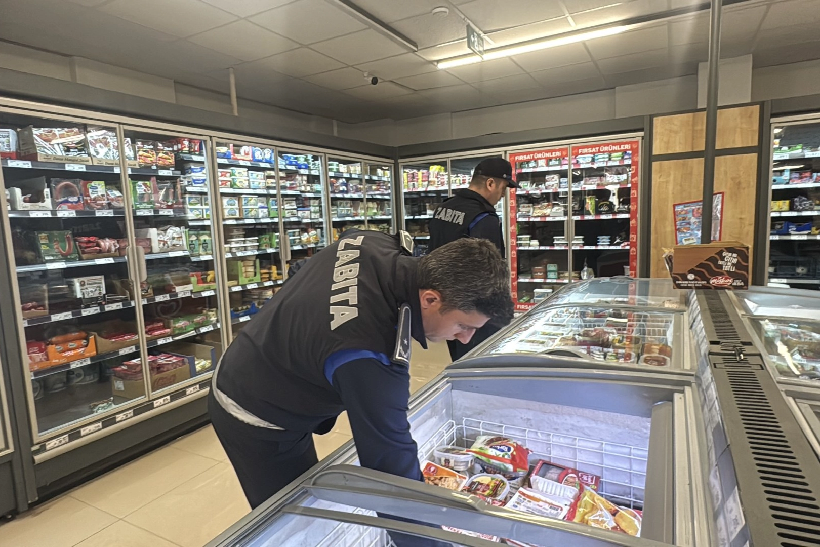 Zabıtadan marketlere sıkı denetim 