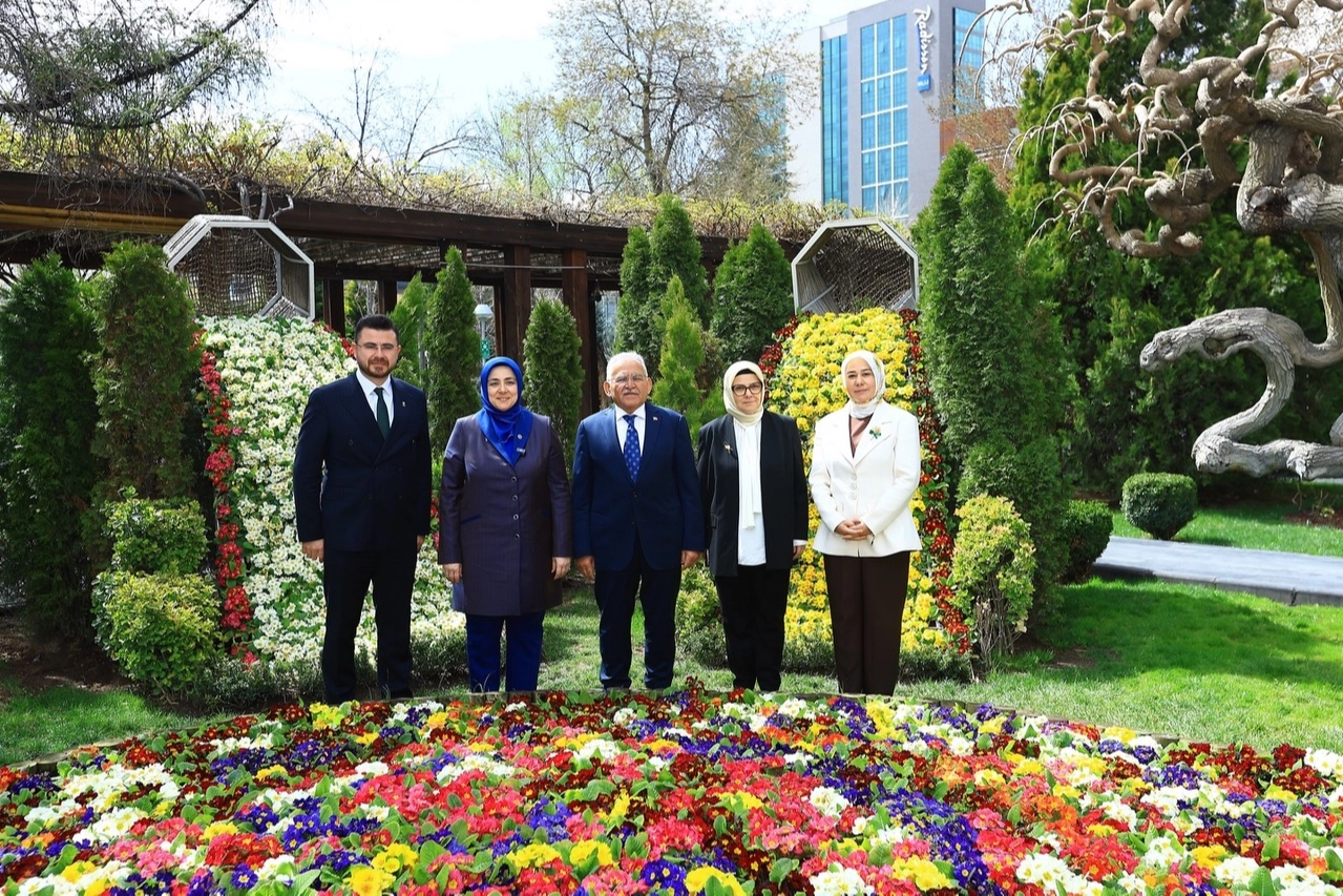 AK Parti Kadın Kolları'ndan Kayseri'ye özel övgü 