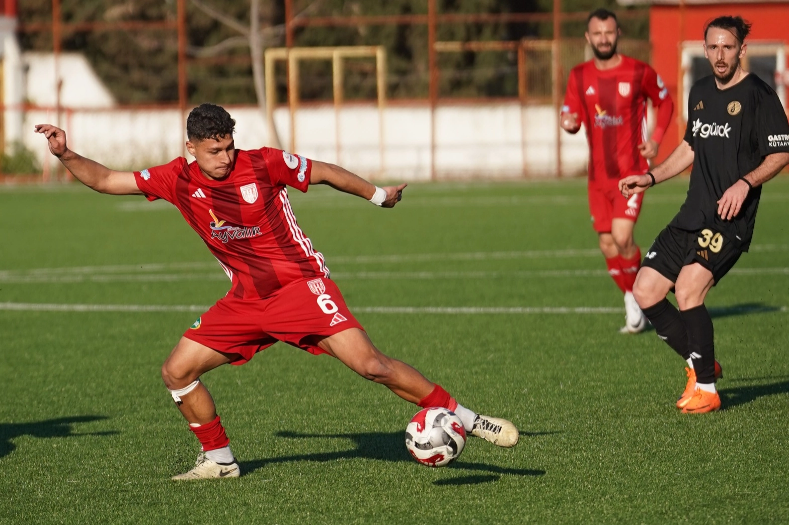 Ayvalıkgücü’nün dinamosu devlerin takibinde 