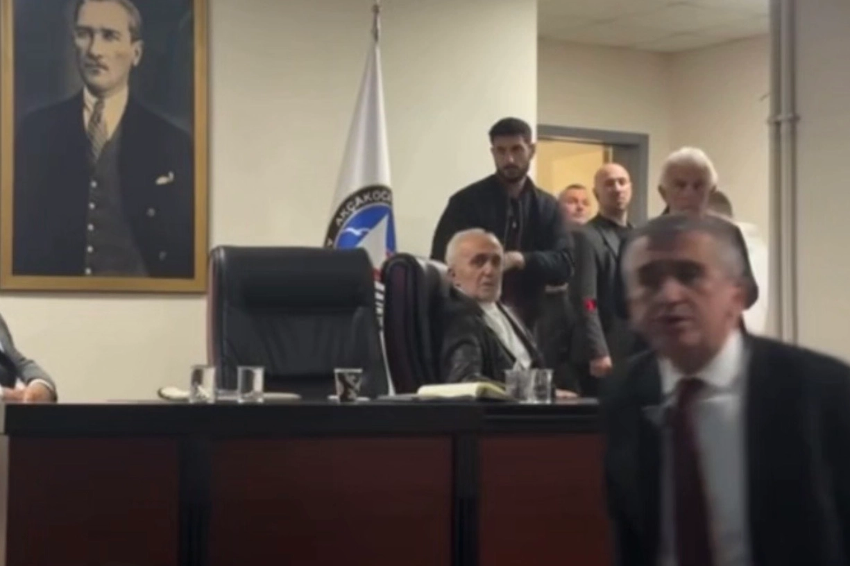 Düzce Akçakoca'da Belediye Başkanı hırsını basın mensuplarından aldı! 