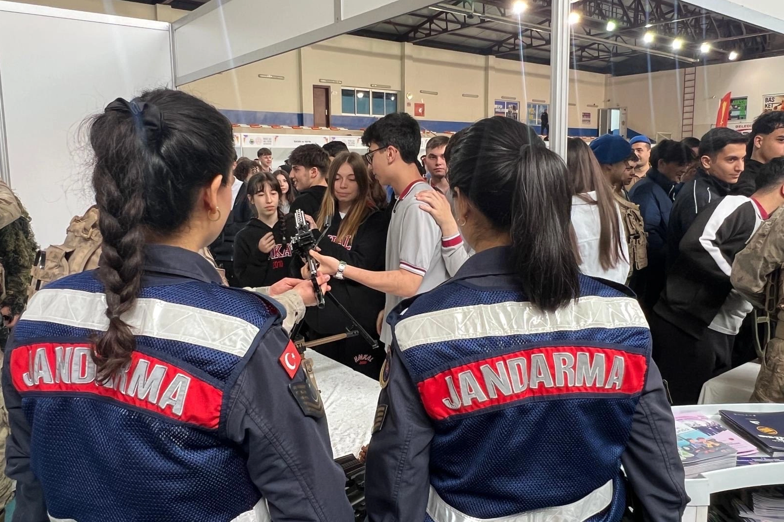 Bursa İl Jandarma’dan gençlere meslek tanıtımı 