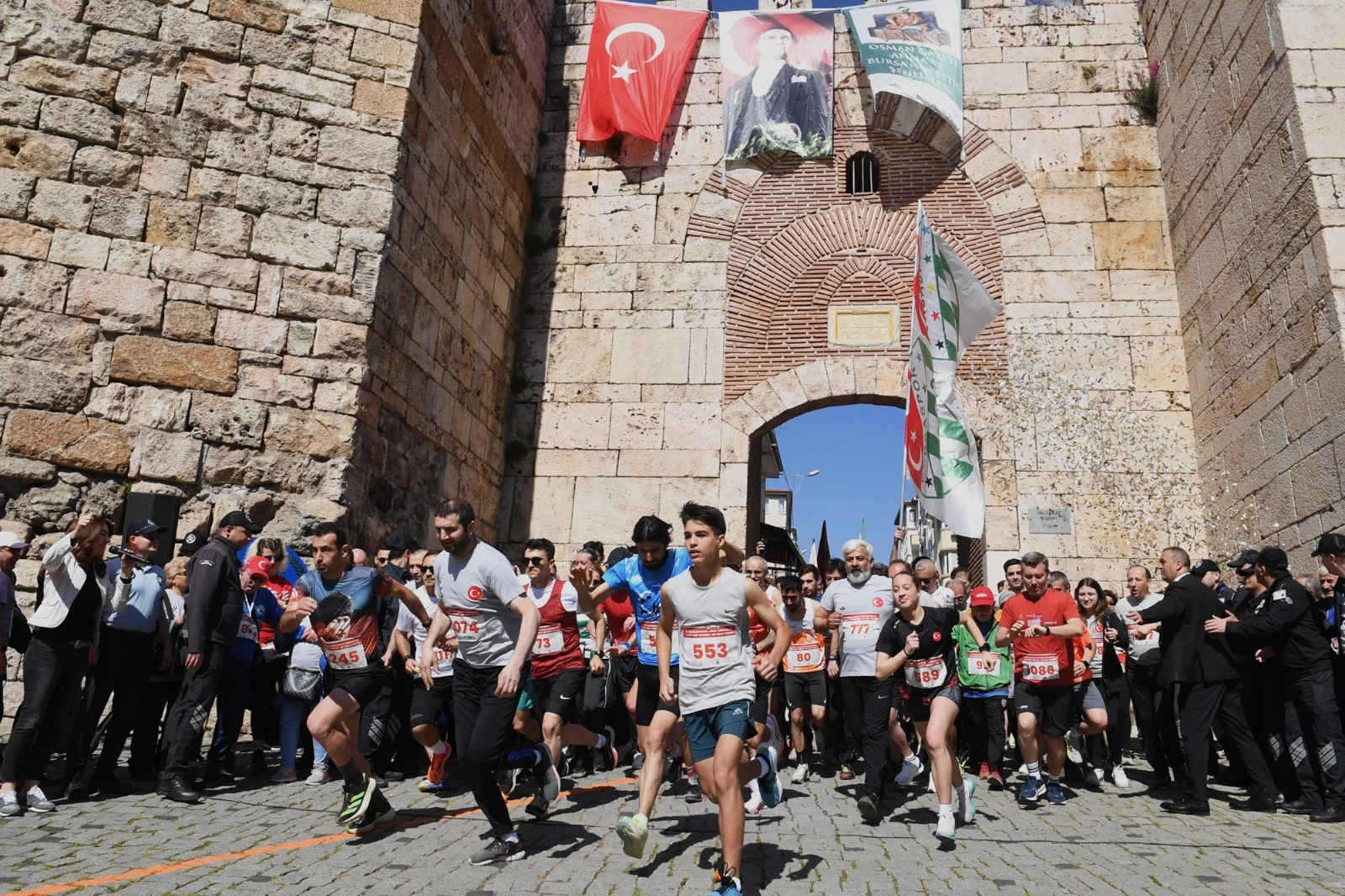Bursa'da tarihi kent koşusu için nefesler tutuldu 