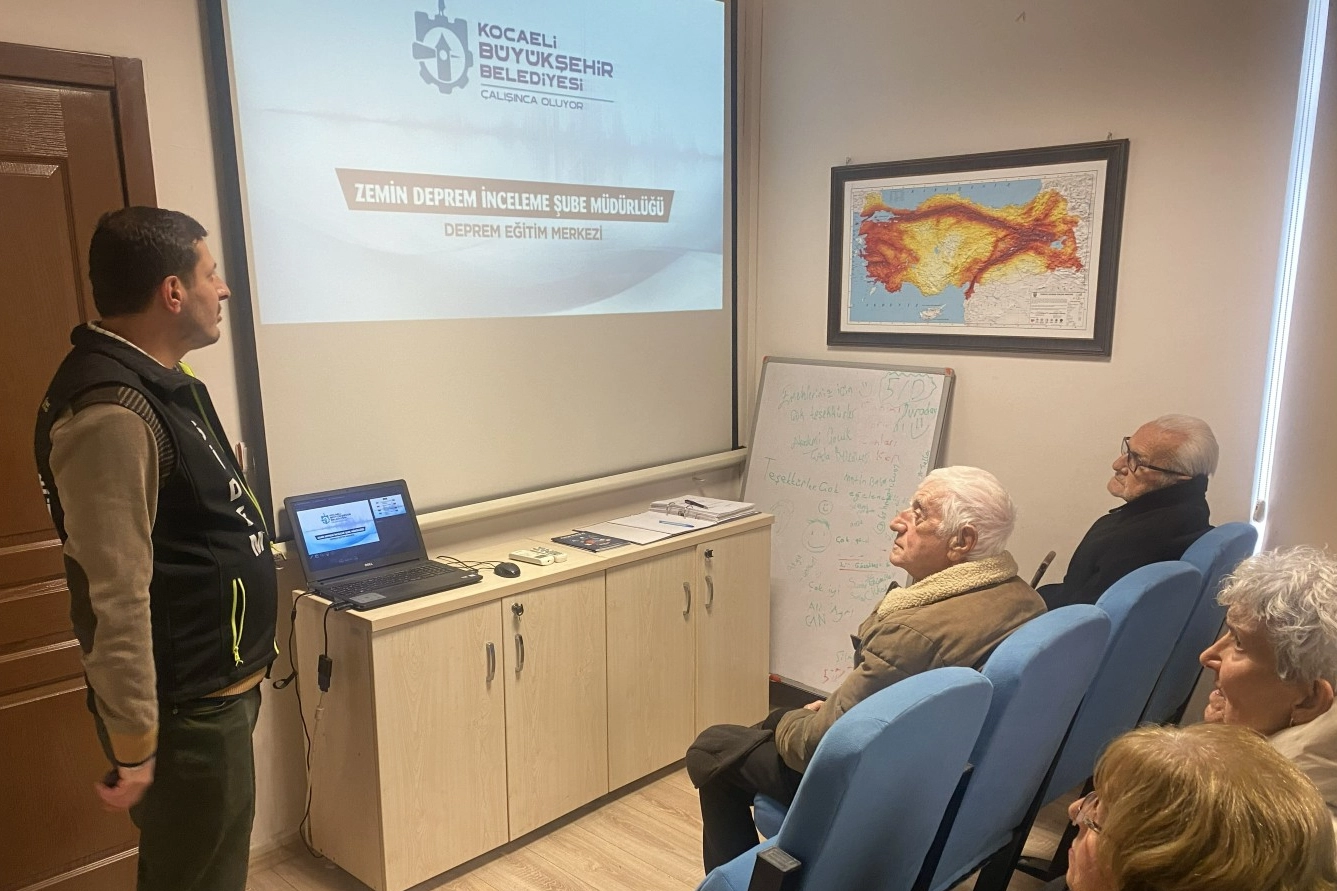 Kocaeli'de 65 yaş üstüne simülasyonlu deprem eğitimi 