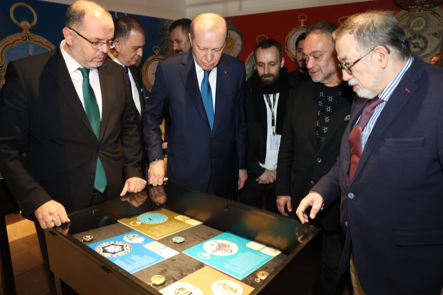 Cumhurbaşkanı Erdoğan, nadir cep saatlerini inceledi 