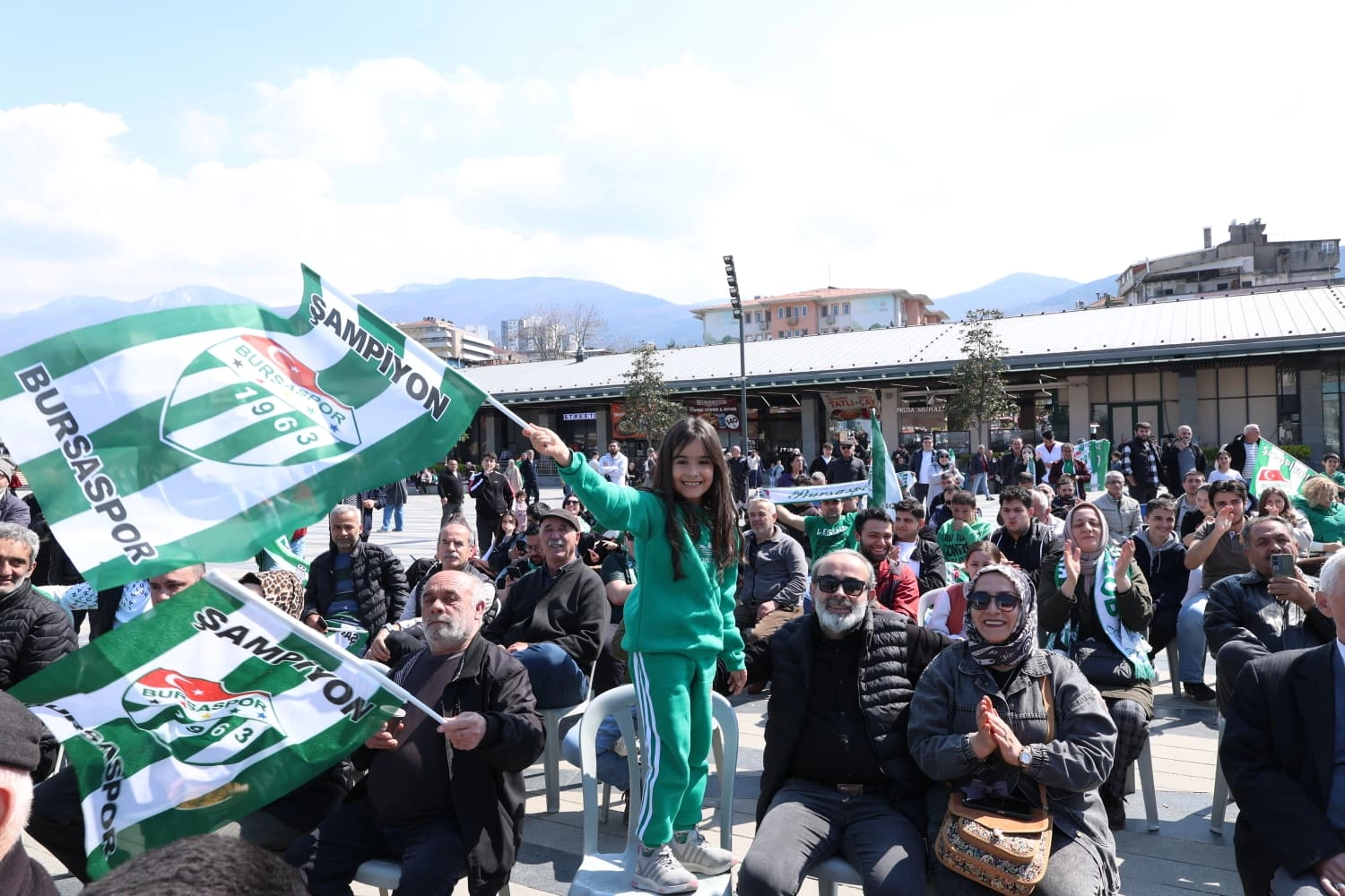 Bursa Osmangazi Meydanı’nda Bursaspor coşkusu 
