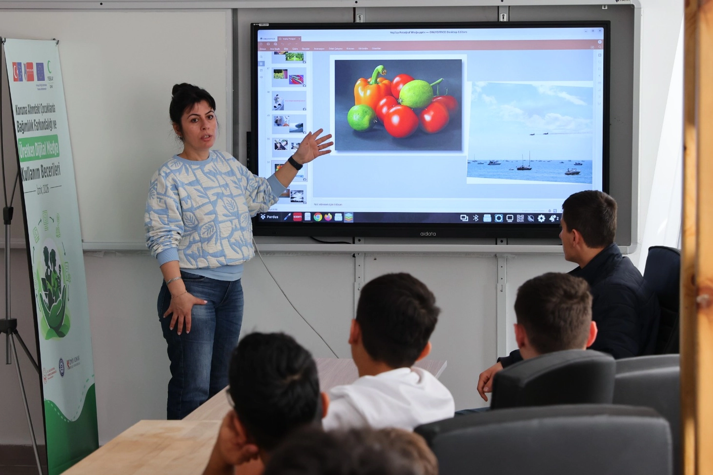 YEŞİLAY İzmir'den çocuklara dijital farkındalık eğitimi 
