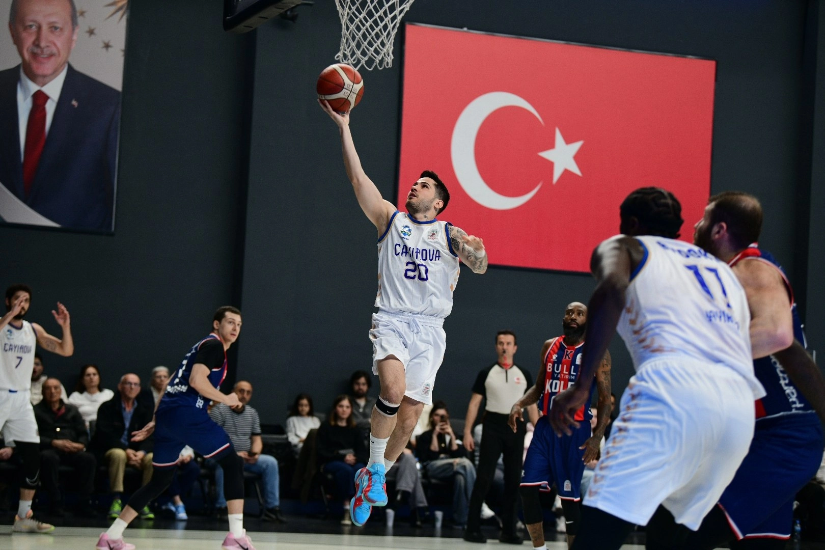 Çayırova şampiyonluk yolunda bir engeli daha aştı 
