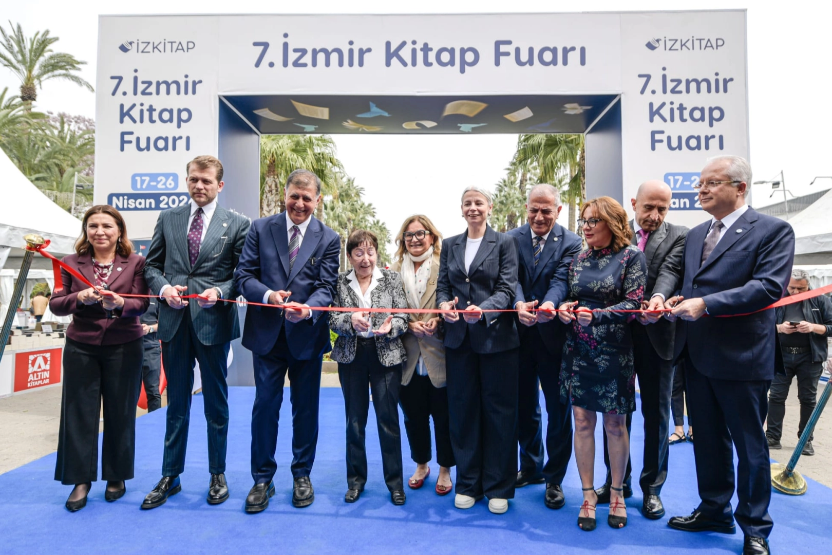 İZKİTAP, kapılarını açtı 