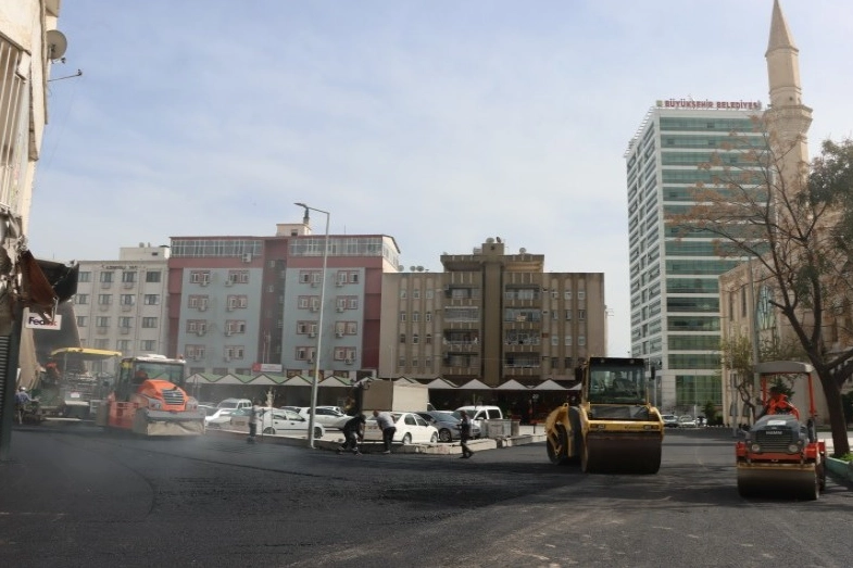 Şanlıurfa'da asfalt çalışmaları tam gaz 