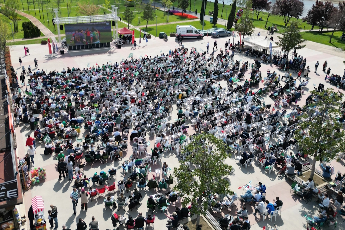 Bursaspor'un şampiyonluk coşkusu Büyükşehir'le yaşandı 