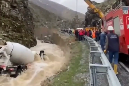 Bitlis Hizan’da beton mikseri kazası 