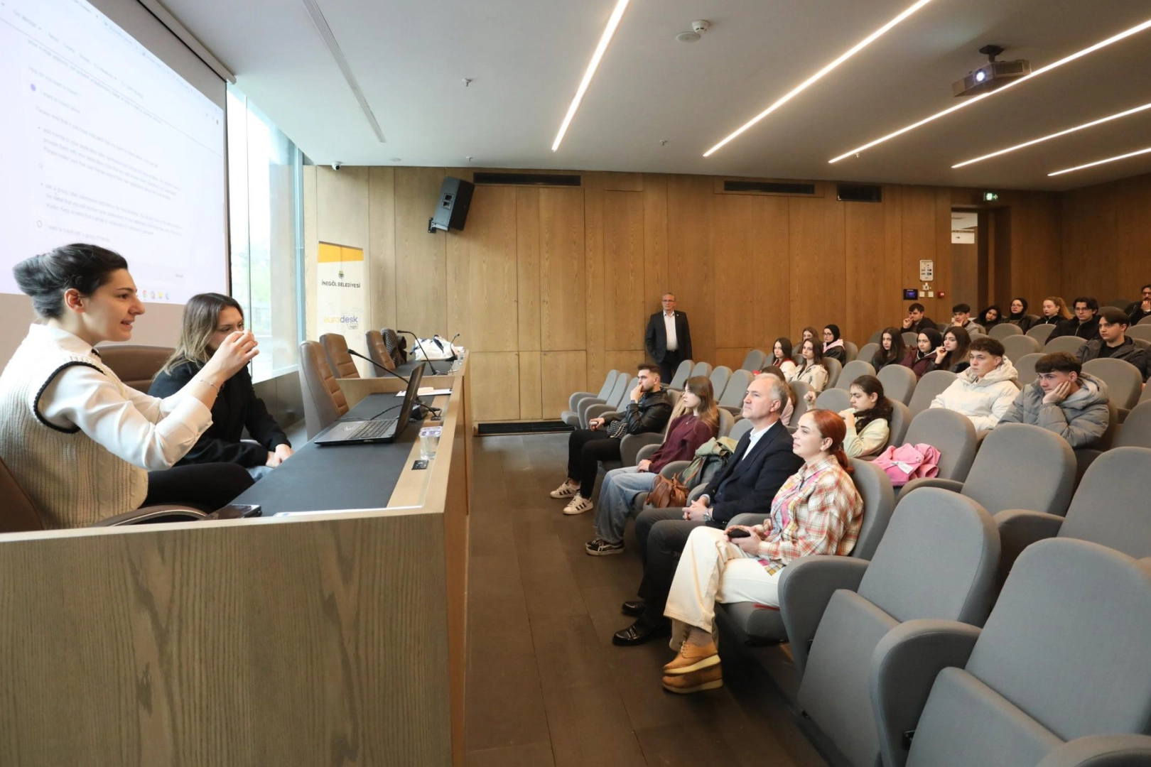 Bursa İnegöl Belediyesi’nden gençlere Avrupa fırsatı 