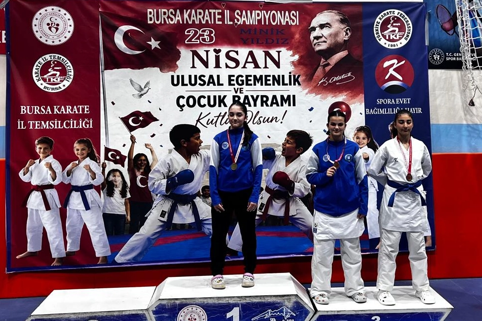 Bursa Büyükşehirli karateciler göz doldurdu 