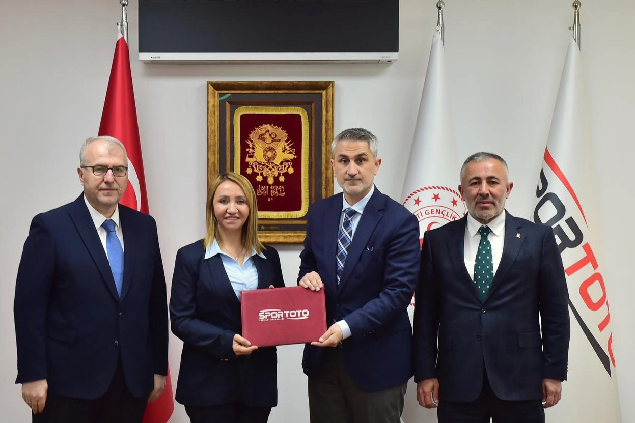 Bilecik Pazaryeri spor yatırımlarıyla gençliğe hazırlanıyor 