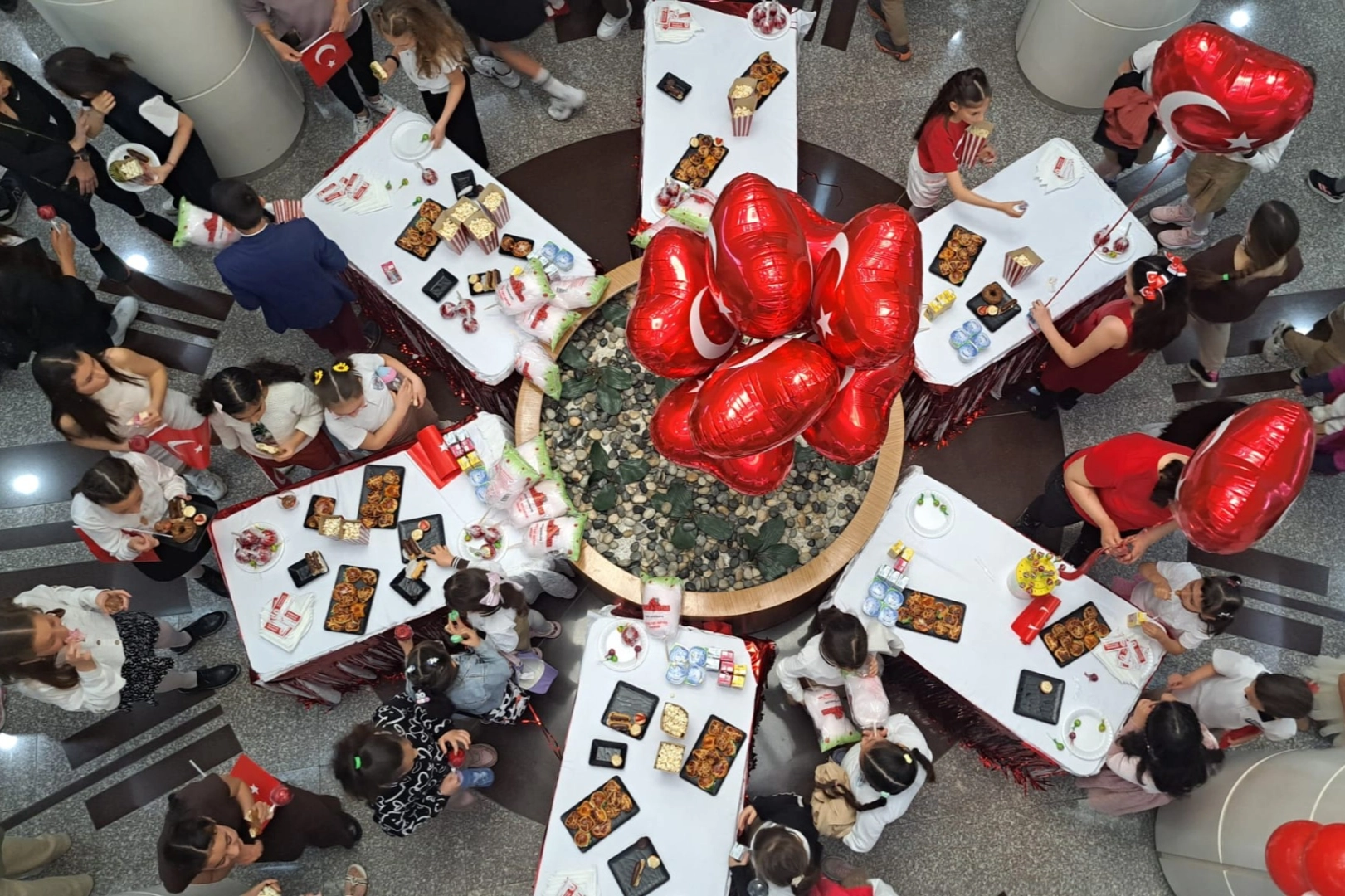 İzmir Bornova'da o ruh çocukların sesiyle yükseldi 