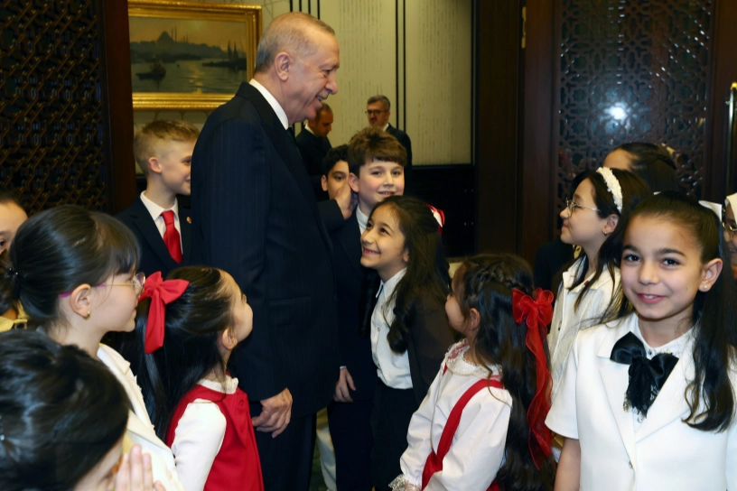 Cumhurbaşkanı Erdoğan, Külliye'de çocukları misafir etti 
