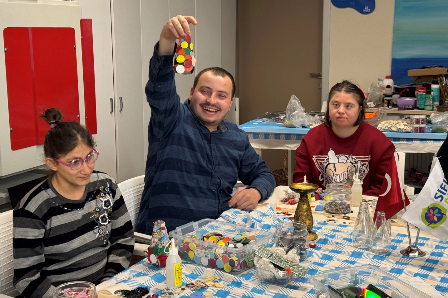 Kocaeli'de cam atıklar sanata dönüştü 