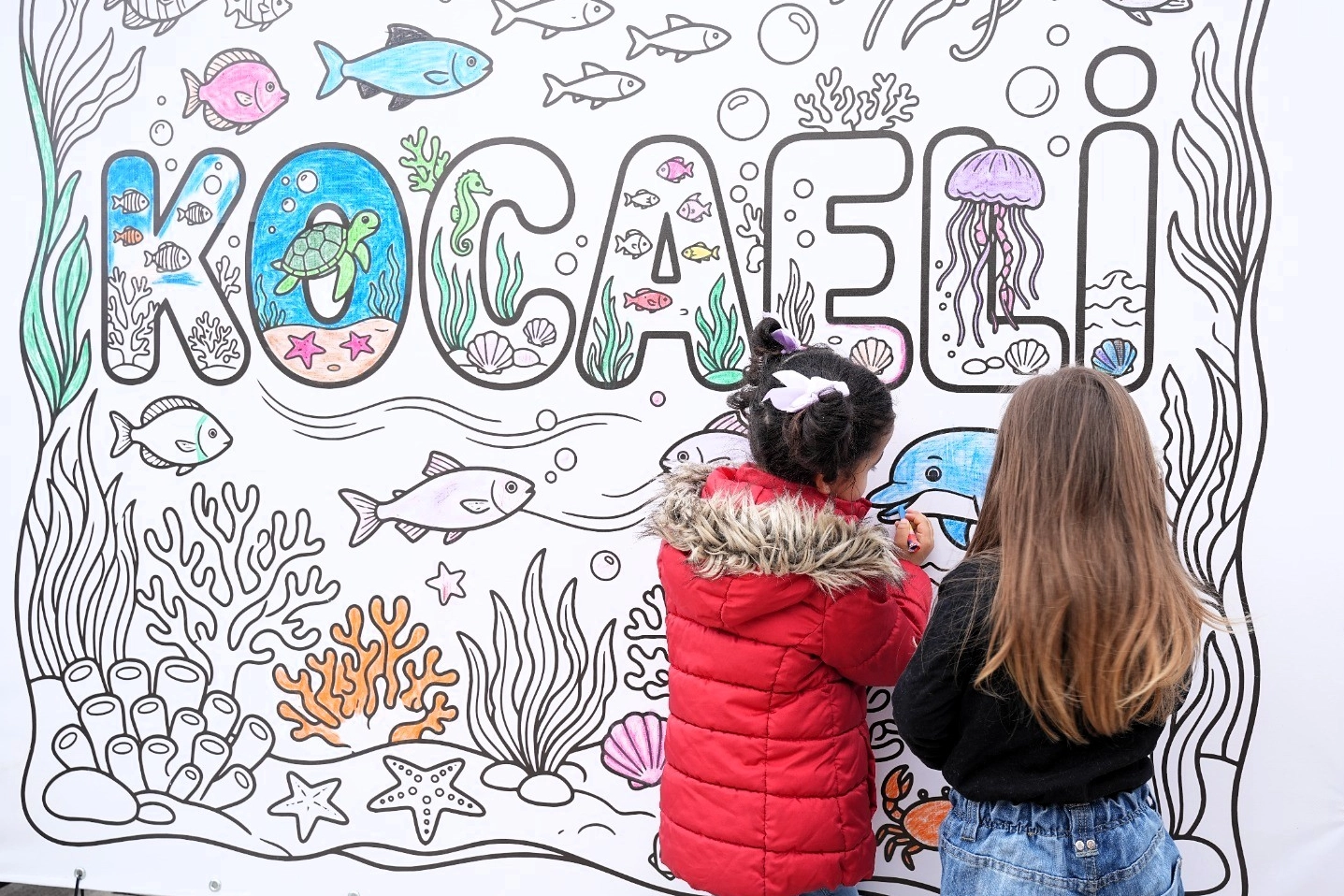 Kocaeli'de dev küp, çocukların dünyası ile renklendi 