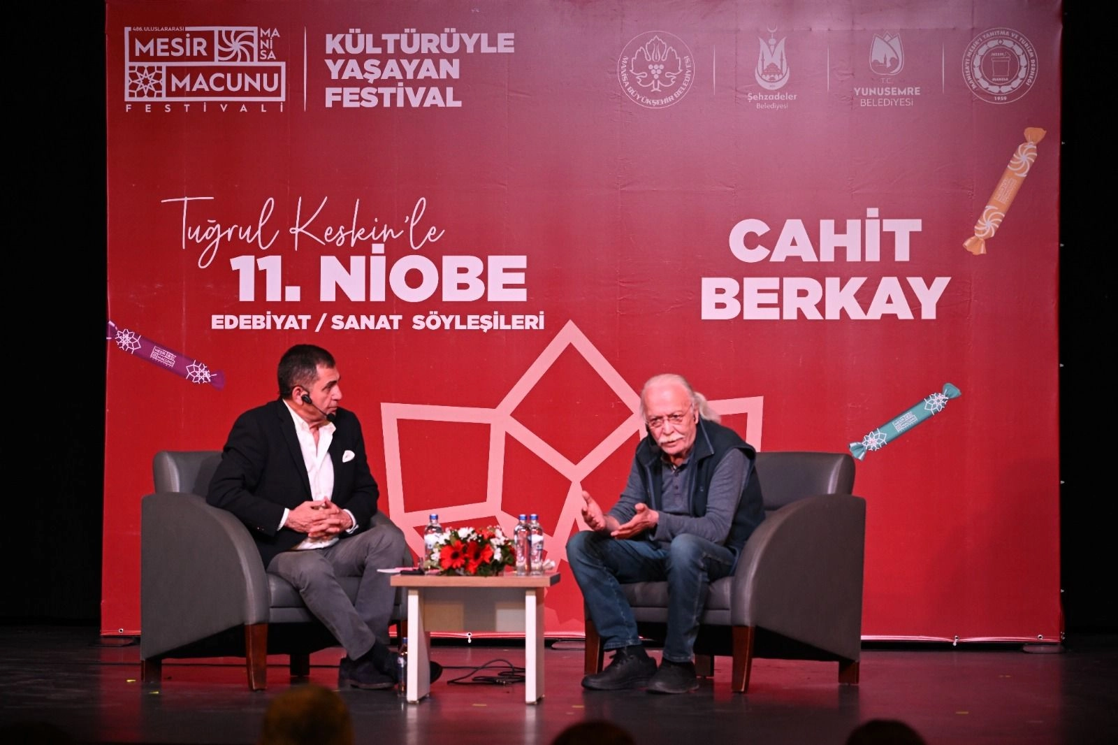 Usta sanatçı Cahit Berkay Manisalılarla buluştu 