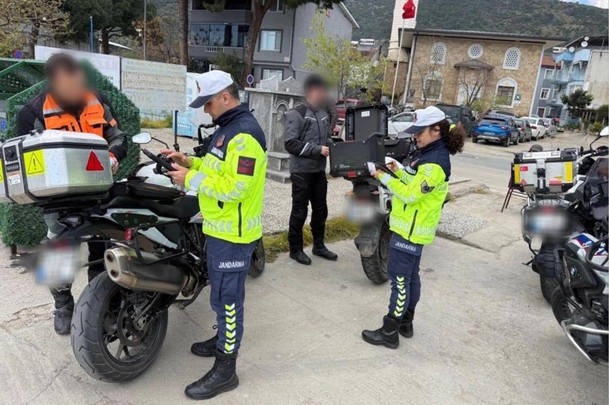 Bursa’da Trafik Jandarması'ndan motosikletlere sıkı denetim 