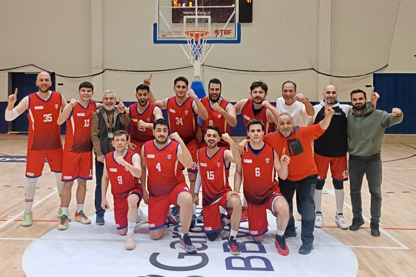 Ağrı’nın ilk basketbol takımı playoff’a lider yükseldi 