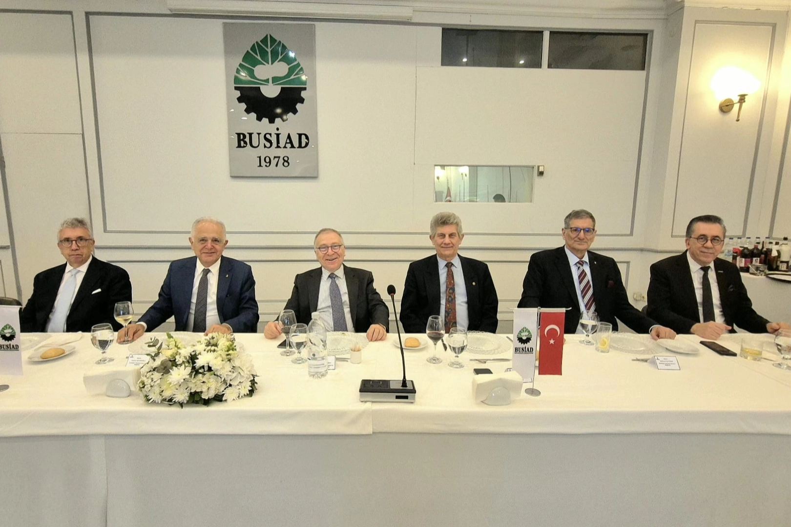 BUSİAD: Dünya tehlikeli eşikten geçiyor 